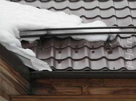 Ставьте снегозадержатели на крышу.  Москва