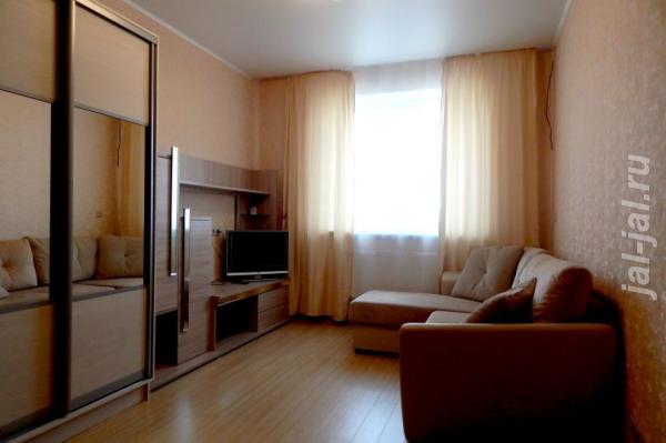 Срочно 2х комнатная квартира берилет 89160450536 на год.  Москва