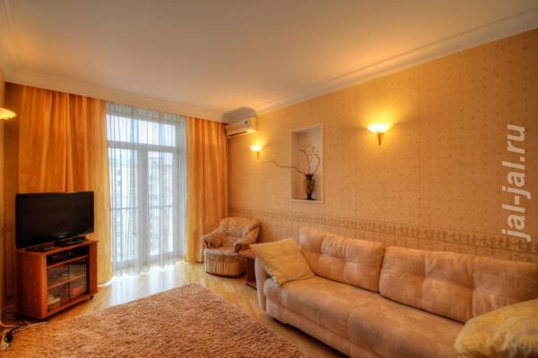 Срочно 2х комнатная квартира берилет 89652459284 на год.  Москва